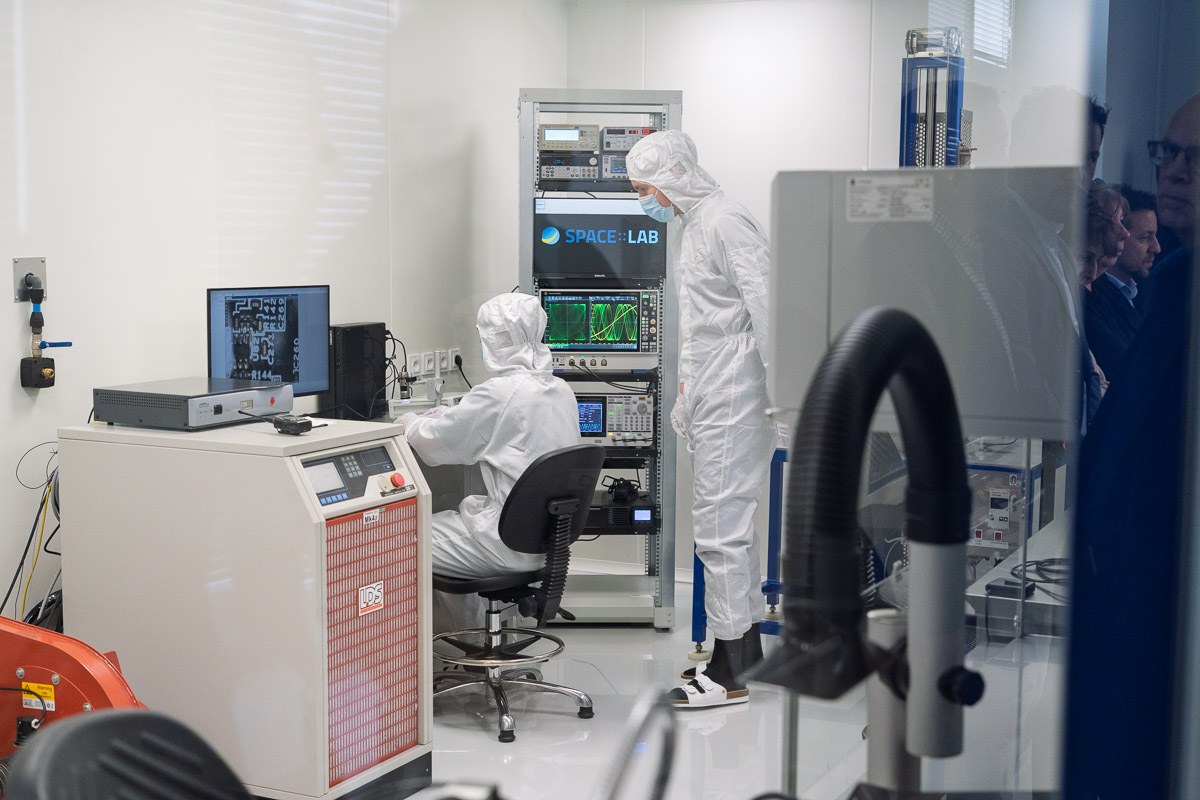 Vesmírny_cleanroom_KE_MF_59 Věda a výzkum